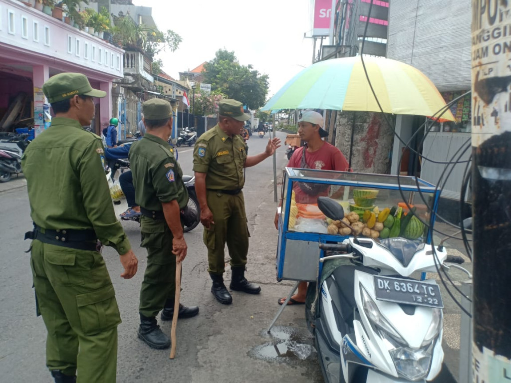 Atasi Kemacetan dan Pelanggaran Ketertiban, Linmas Tibubeneng Kini Patroli 24 Jam